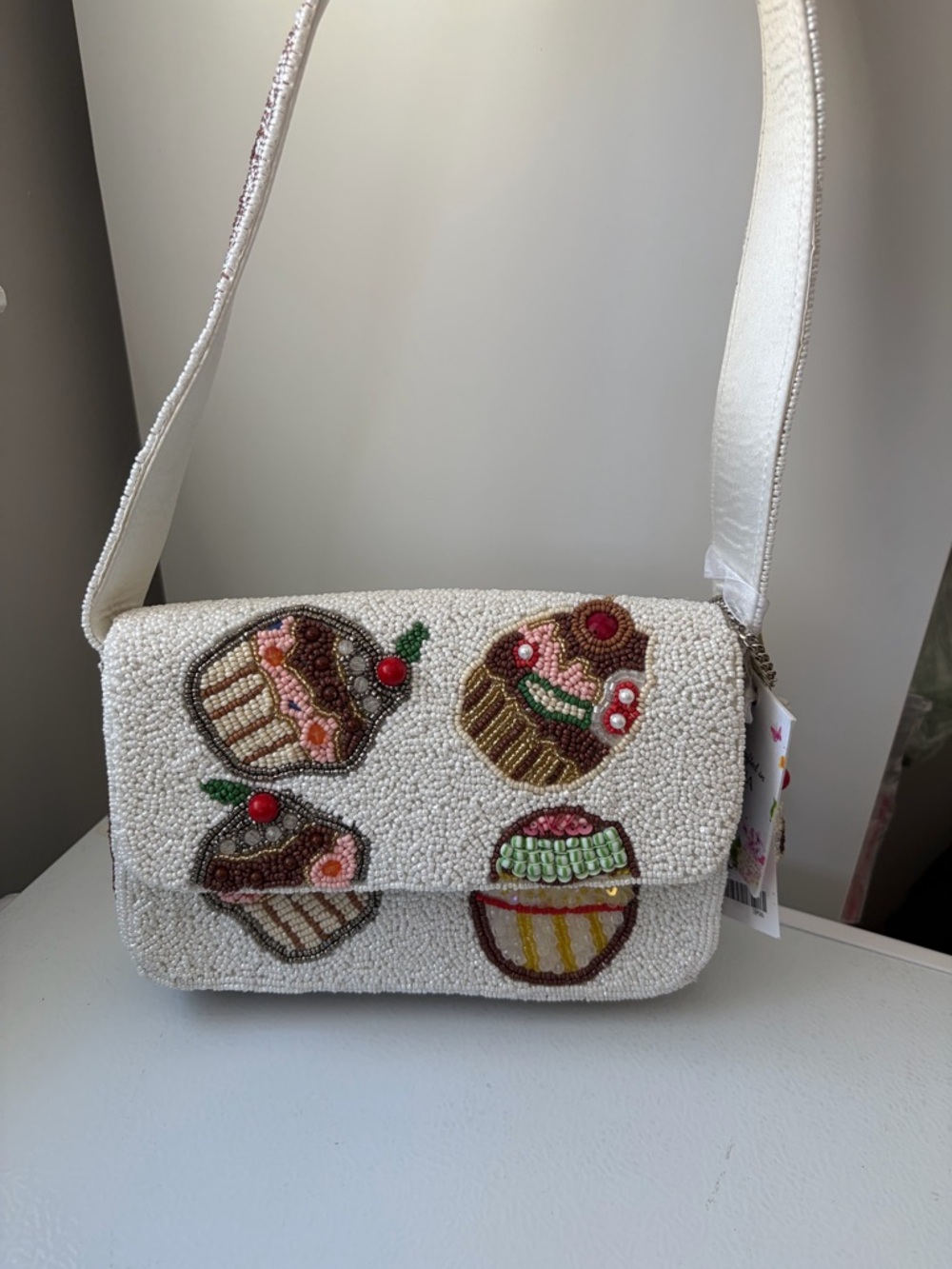 BRAND NEW VIRAL CUPCAKE BEADED BAG WITH CUPCAKE BAG CHARM